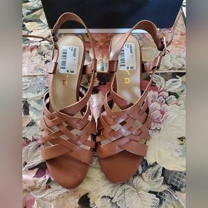 Unisa Brown Sandals, Size 9